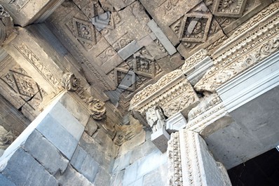 Храм Солнца, Гарни, Армения