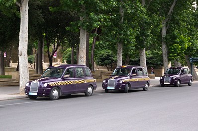 Фиолетовые такси Баку