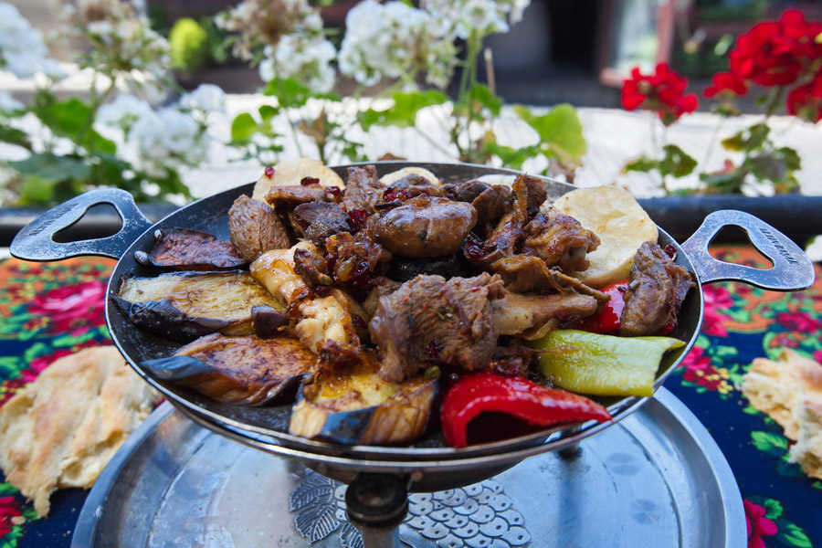 Platos Azerbaiyanos con Carne, Sach