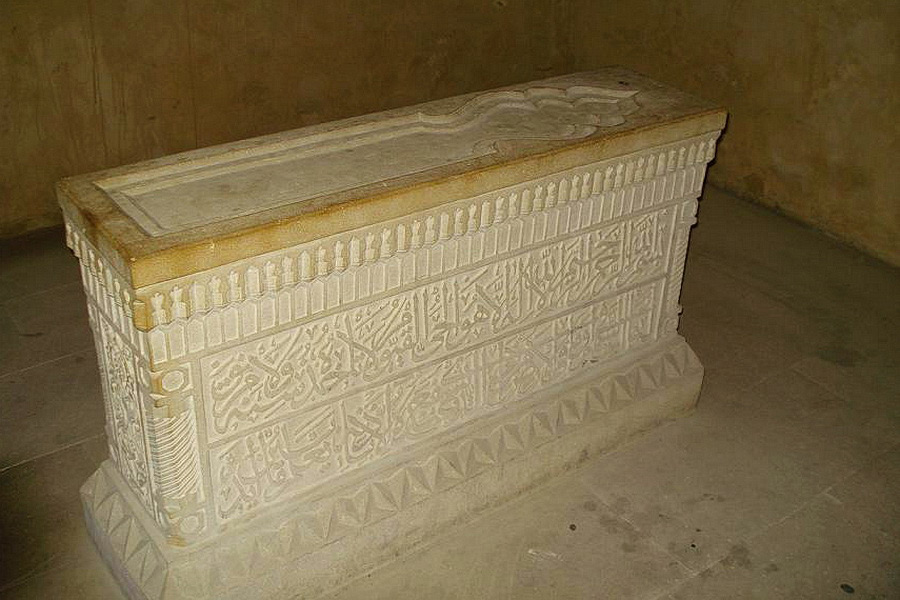 Надгробный камень Сейида Яхья Бакуви