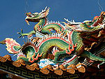 The figure of a dragon on the roof of a Chinese temple title=