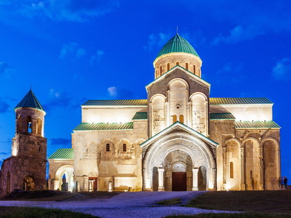 Однодневный тур по храмам и монастырям Кутаиси: Баграт, Гелати, Моцамета