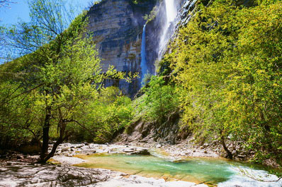 Kinchkha Waterfall