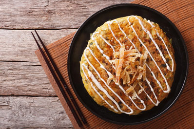Okonomiyaki, Comida en Japón