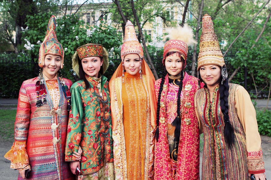 カザフスタン文化、カザフの服