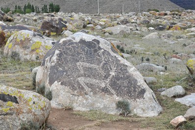 Petroglifos en Cholpon-Ata, Kirguistán