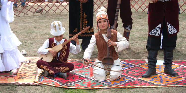 Música Kirguisa y sus Instrumentos Musicales