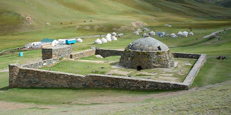 Tourisme historique au Kirghizistan