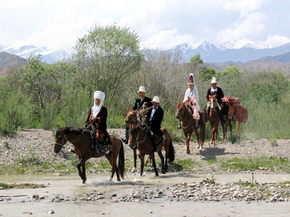 Конный тур по Кыргызстану-2: Бишкек, ущелье Чичкан, село Кара-Суу, озеро Сары-Челек, Токтогул