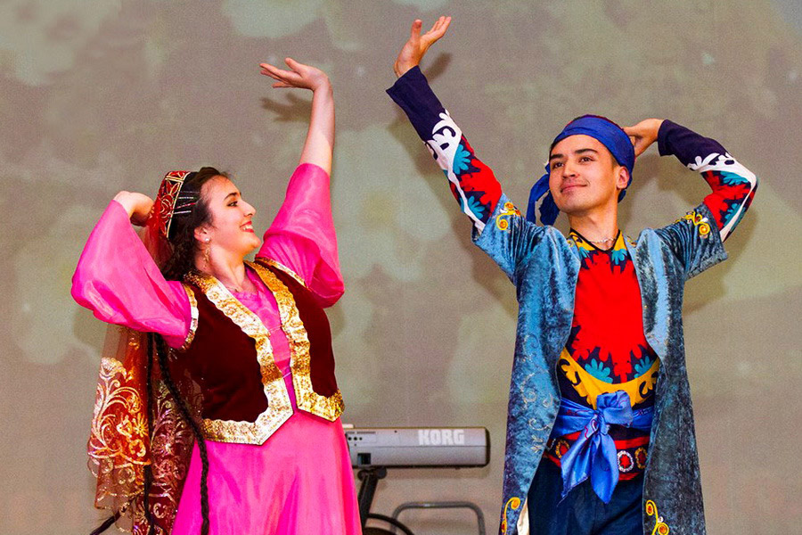 Tradiciones de Música y Danzas en Tayikistán