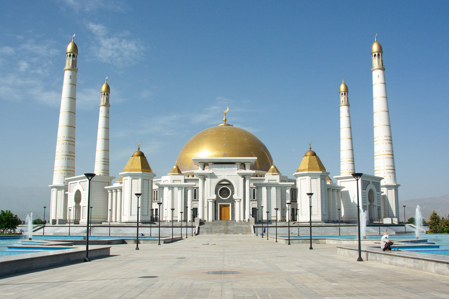 観光スポット アシガバートにて トルクメンバシ・ルヒ・モスク