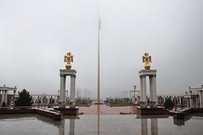 トルクメニスタン、アシガバートの冬