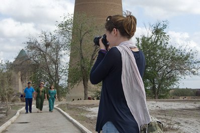 Viajero en Kunya-Urgench, Turkmenistán