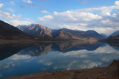チャルヴァク貯水池、ウズベキスタン