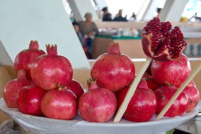 Frutta uzbeka al mercato locale