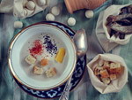 УUzbek sour milk dish: kurtoba - a soup made from kurt, melted butter and crackers