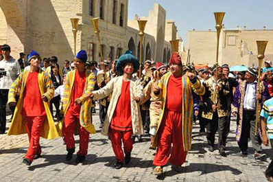 Uzbek Culture. Maskharaboz Uzbek Culture: Maskharaboz