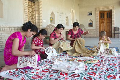 ウズベキスタンの手工芸品と応用美術