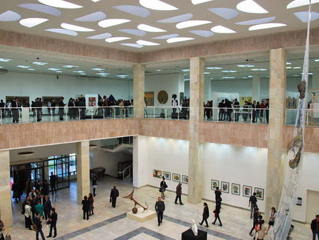 http://www.advantour.com/img/uzbekistan/news/20111024/art-week-day2-2.jpg
