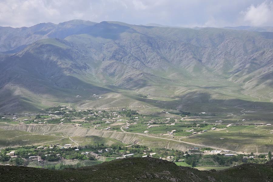 Поселок Верхний Ухум, Нуратинские горы