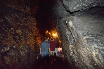 サマルカンド近郊のハズラット・ダウド洞窟