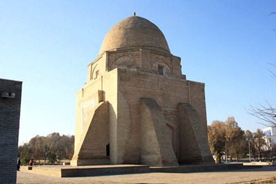 Rukhabad Mausoleum