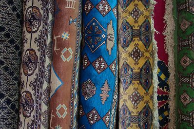 Souvenirs Uzbekos Tradicionales - telas y alfombras orientales
