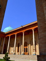 Hast-Imam Ensemble: courtyard of the Hazrati Imam Mosqueм
