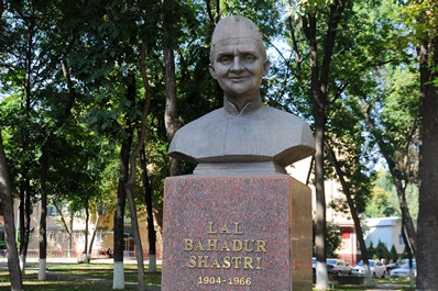 Памятник Шастри, Ташкент