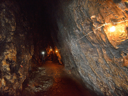 Excursión a la sagrada Cueva de Hazrat Daud en los alrededores de Samarcanda
