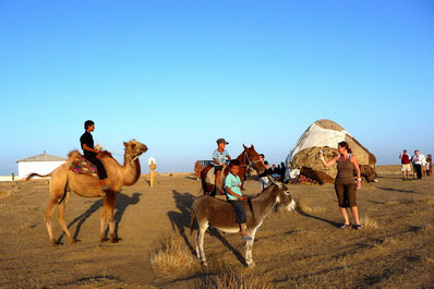 Campo di yurte, deserto del Kyzylkum
