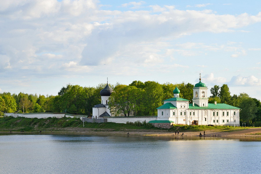 Monasterio del Mirozha, Peskov