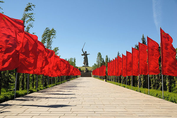 Мамаев курган - героический курган, как символ Сталинградской битвы