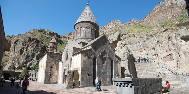 Viajes a Geghard, Armenia