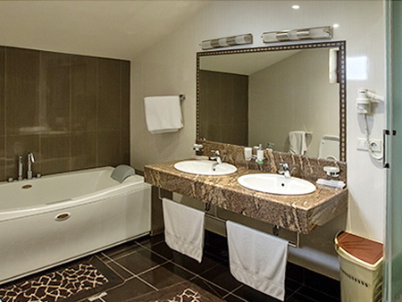 Hotel details. Арснакар Севан. Харснакар гостиница. Отель Арснакар Севан Армения. Старые гостиница на Севане.