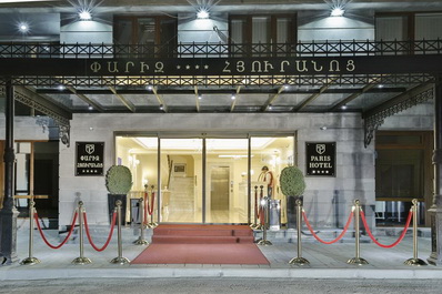 Entrance, Paris Hotel