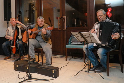 Live Music, Mayrig Restaurant