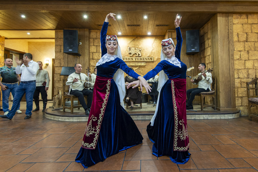 Armenian Folk Dance, Tavern Yerevan Armenian Folk Dance, Tavern Yerevan