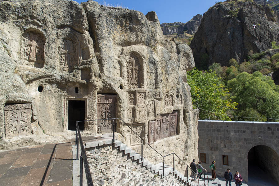 Monasterio de Geghard cerca de Garni