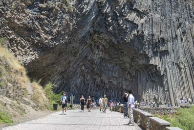 Symphony of Stones, Garni