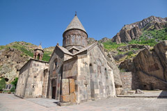 Monasterio de Geghard cerca de Garni
