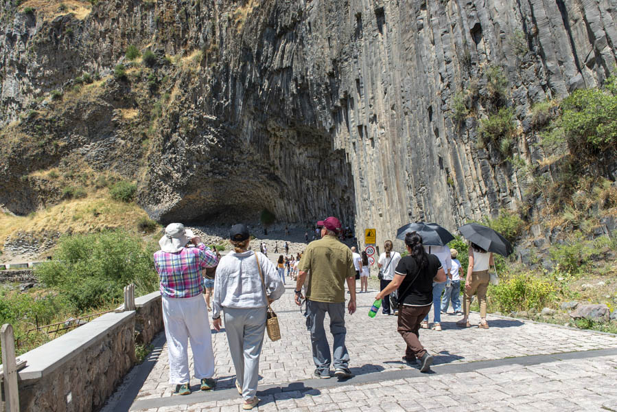 Symphony of Stones, Garni