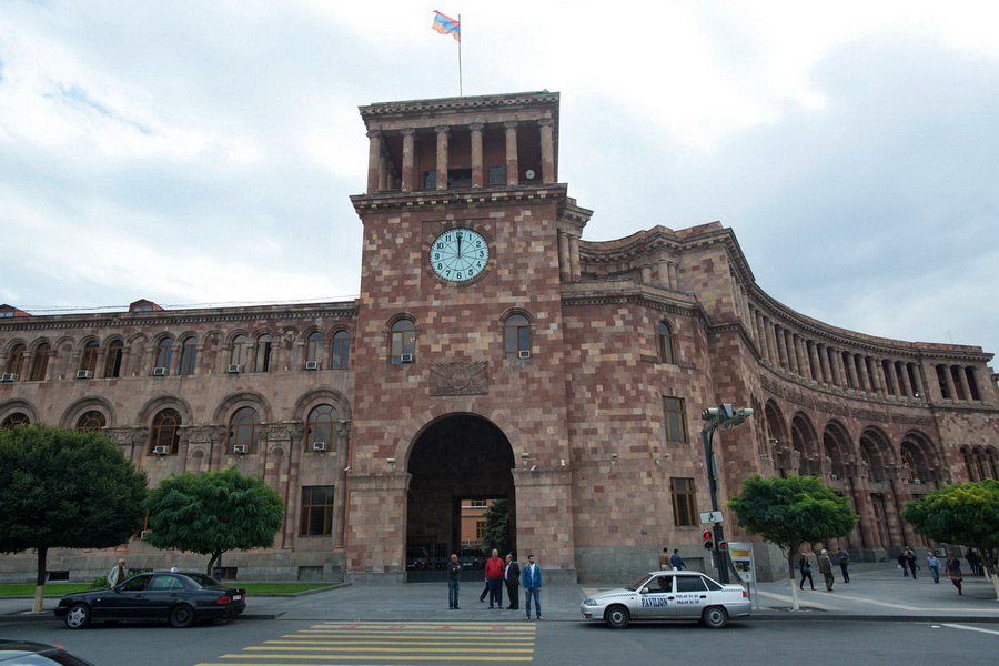 Casa de Gobierno en la Plaza de la República, Ereván
