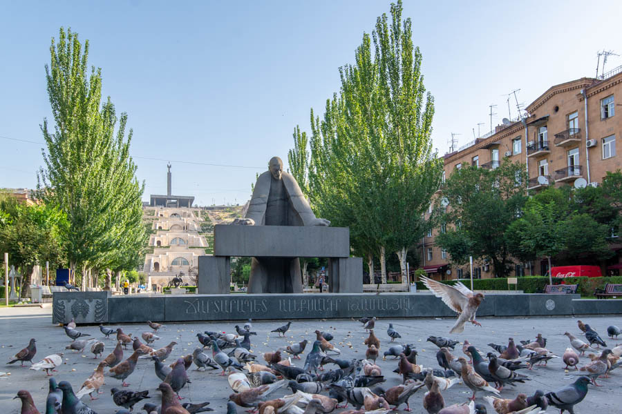 Monumento a Alexander Tamanyan, Ereván