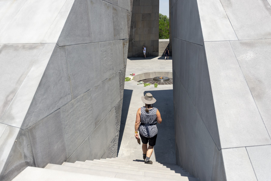 Complejo Conmemorativo de Tsitsernakaberd, Ereván
