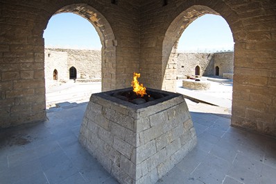 Храм огня Атешгях, Путешествие в Азербайджан