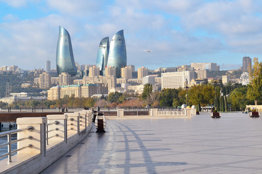 Paseo Marítimo (Baku Boulevard): Monumentos y Sitios de Interés en Bakú