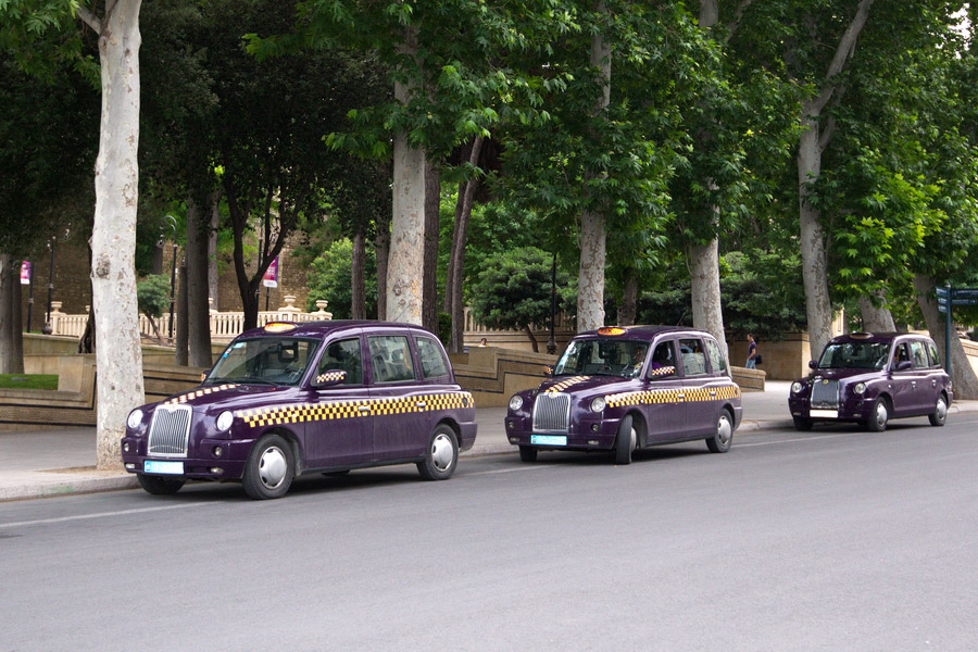 Такси в Баку. Фиолетовое такси в Азербайджане. Таксисты в Баку. Такси в азербайджане