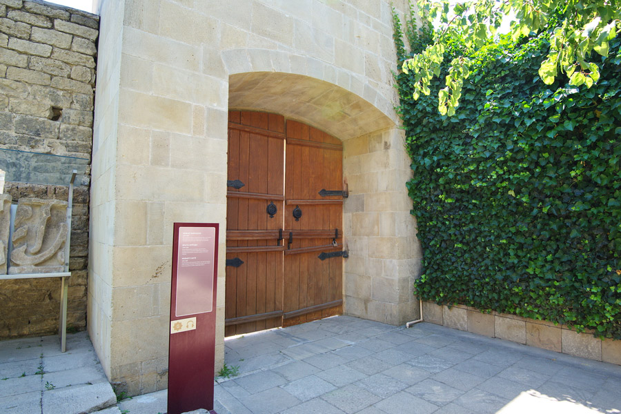 Puerta de Murad, Bakú