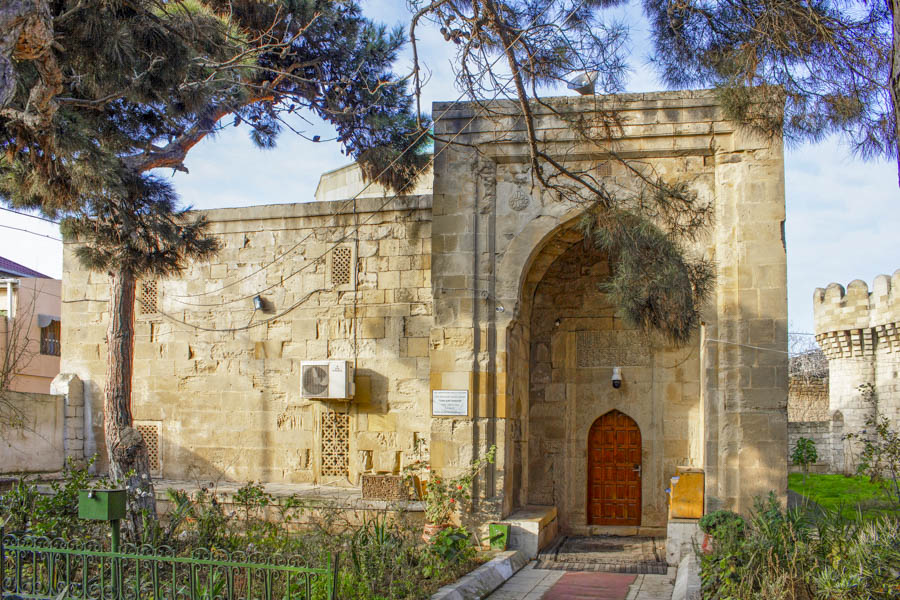Mezquita Tuba Shahi, cerca de Bakú